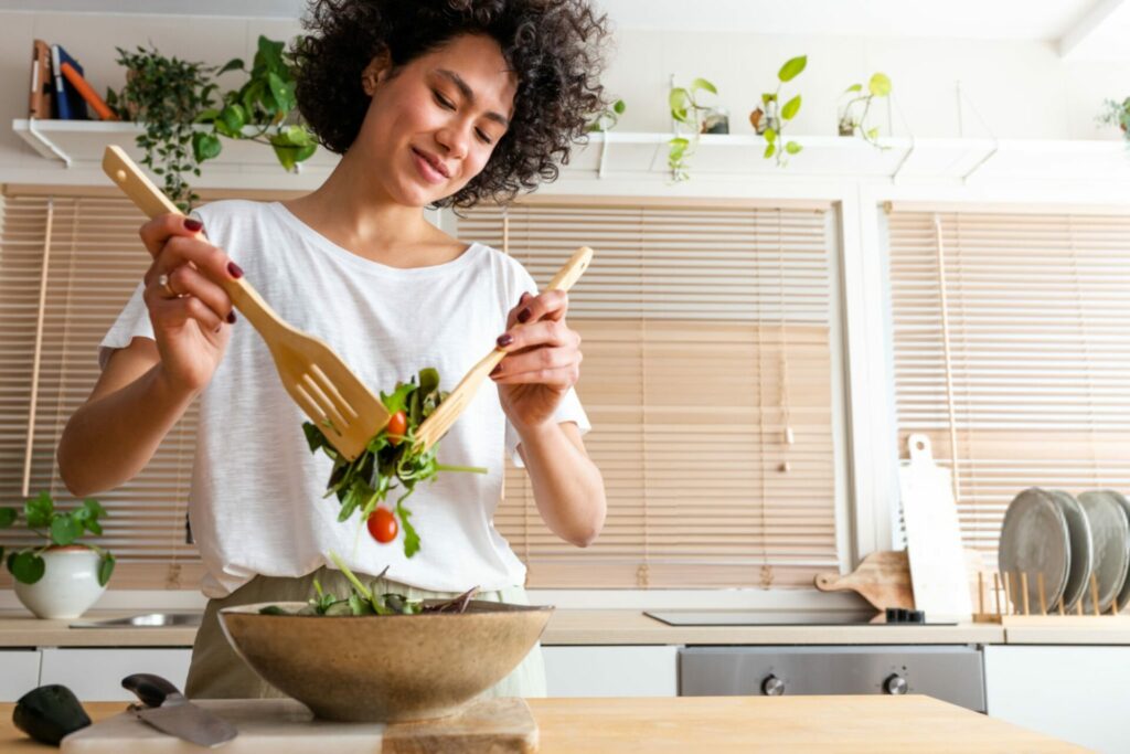 donna segue una dieta come terapia del lipedema