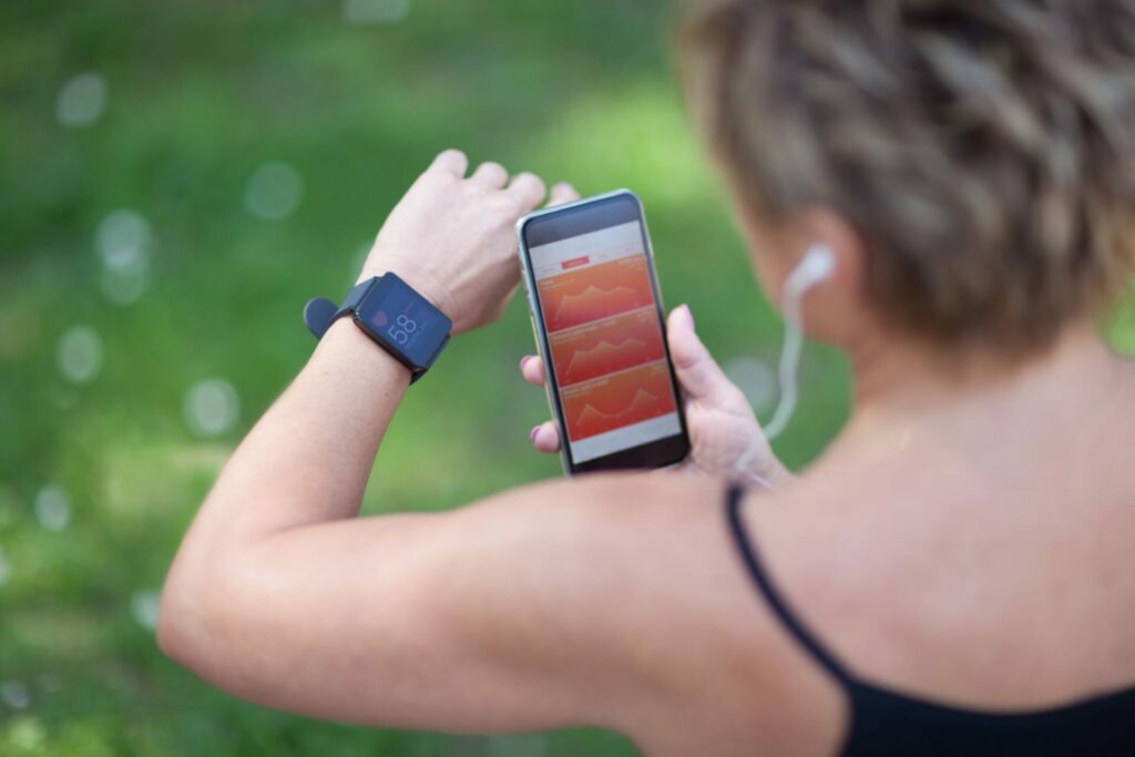 donna controlla app per running